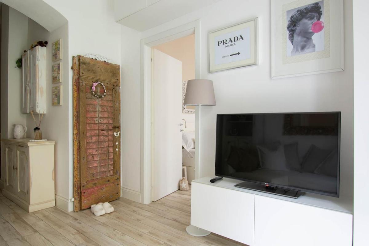 Stylish 2 Bedroom Flat - Garden